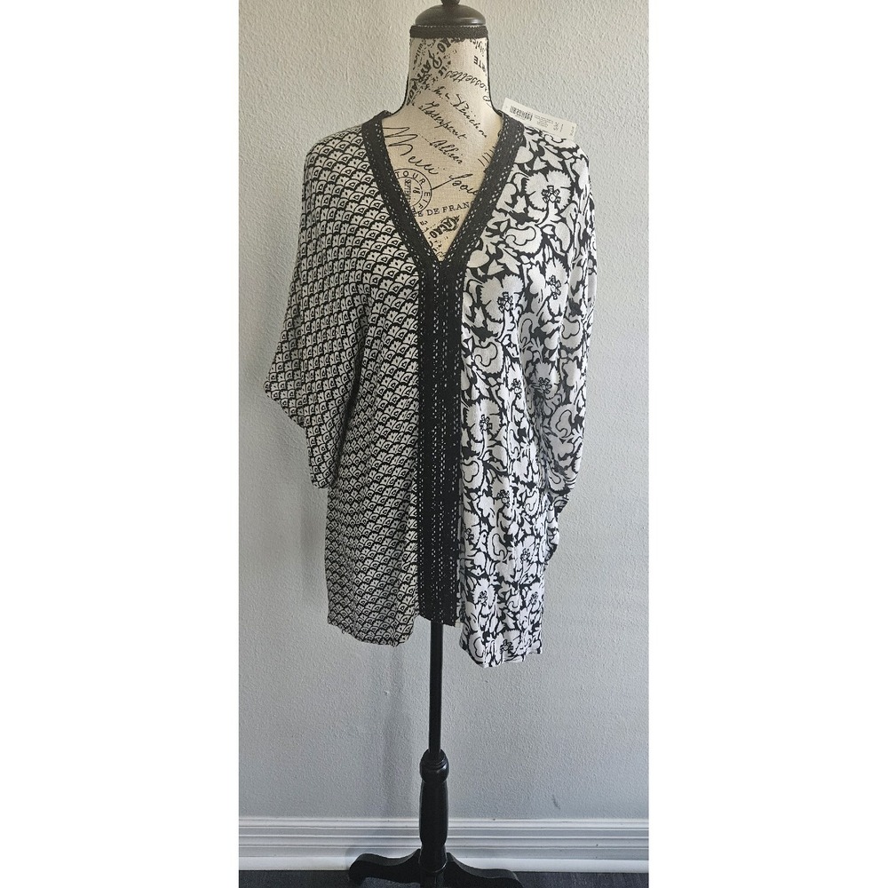 NWT Chicos Poncho Womens‎ S/M Black White Floral Lace Boho V Neck Lightweight